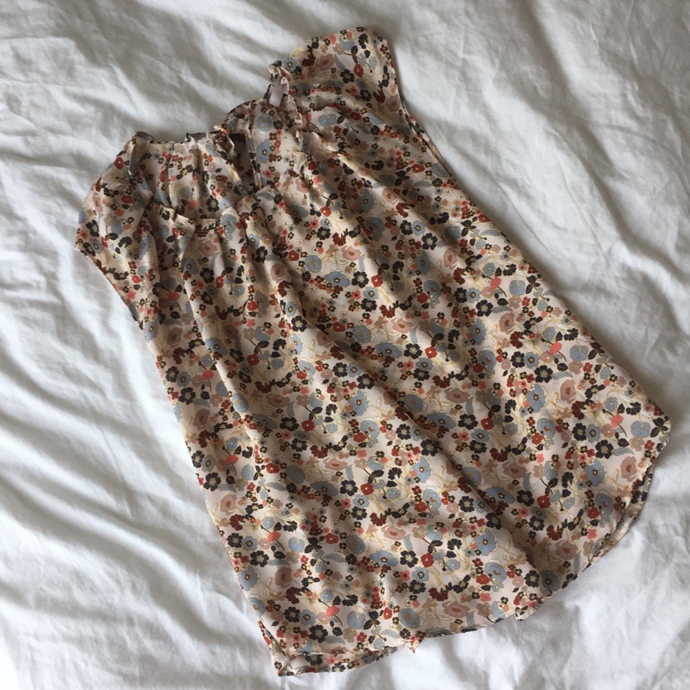 LC Lauren Conrad Ivory Floral Pleated Top